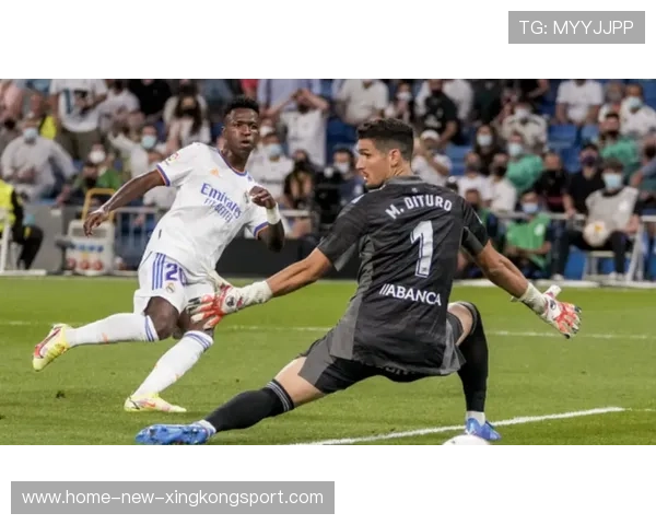 皇马维尼修斯单刀冷静破网,伯纳乌再现经典镜头 皇马维尼修斯单刀冷静破网,伯纳乌再现经典镜头